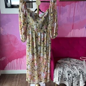 En crème Floral Off-Shoulder Dress with Puff Sleeves